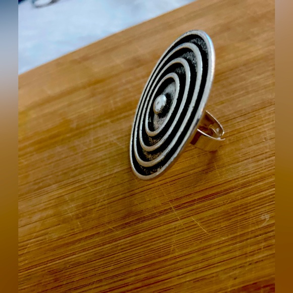 Large Round Silver Ring - NEW - Picture 3 of 5